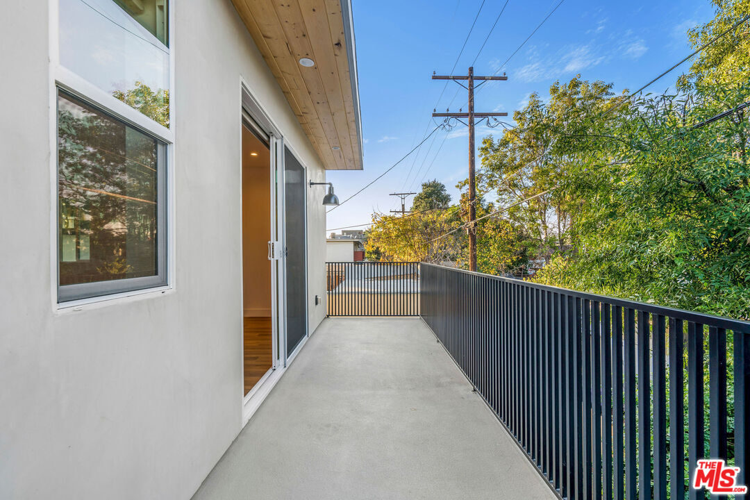 10805 Morrison St Unit: 2