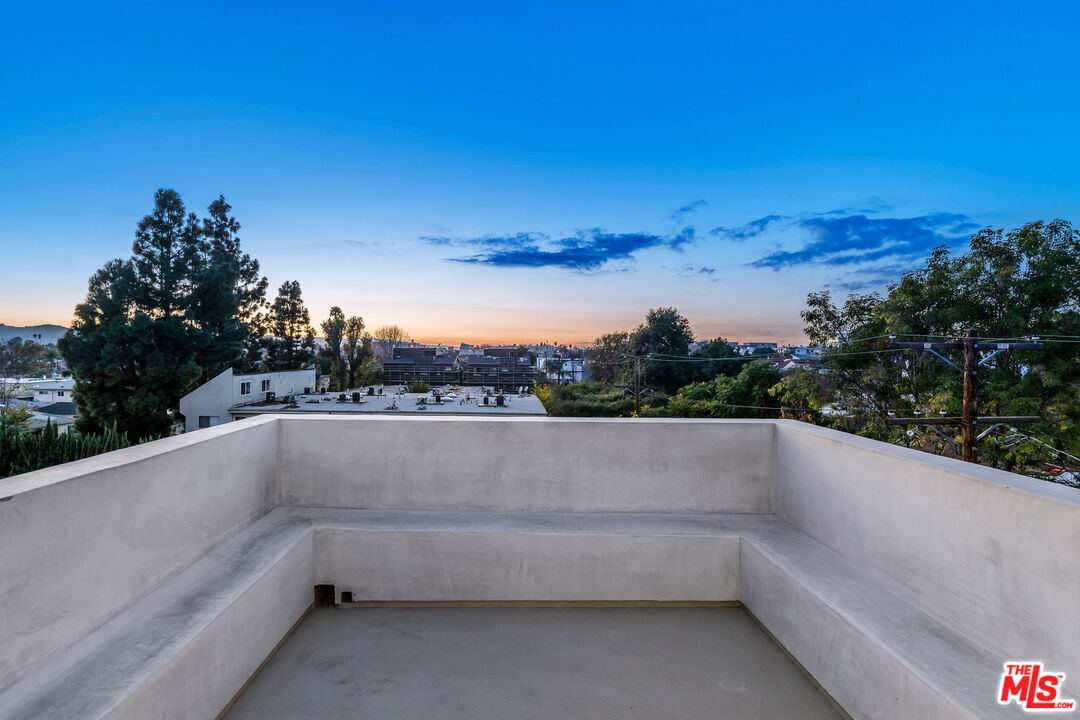 10805 Morrison St Unit: 2