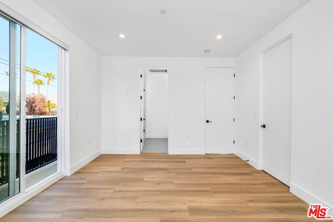 10805 Morrison St Unit: 2