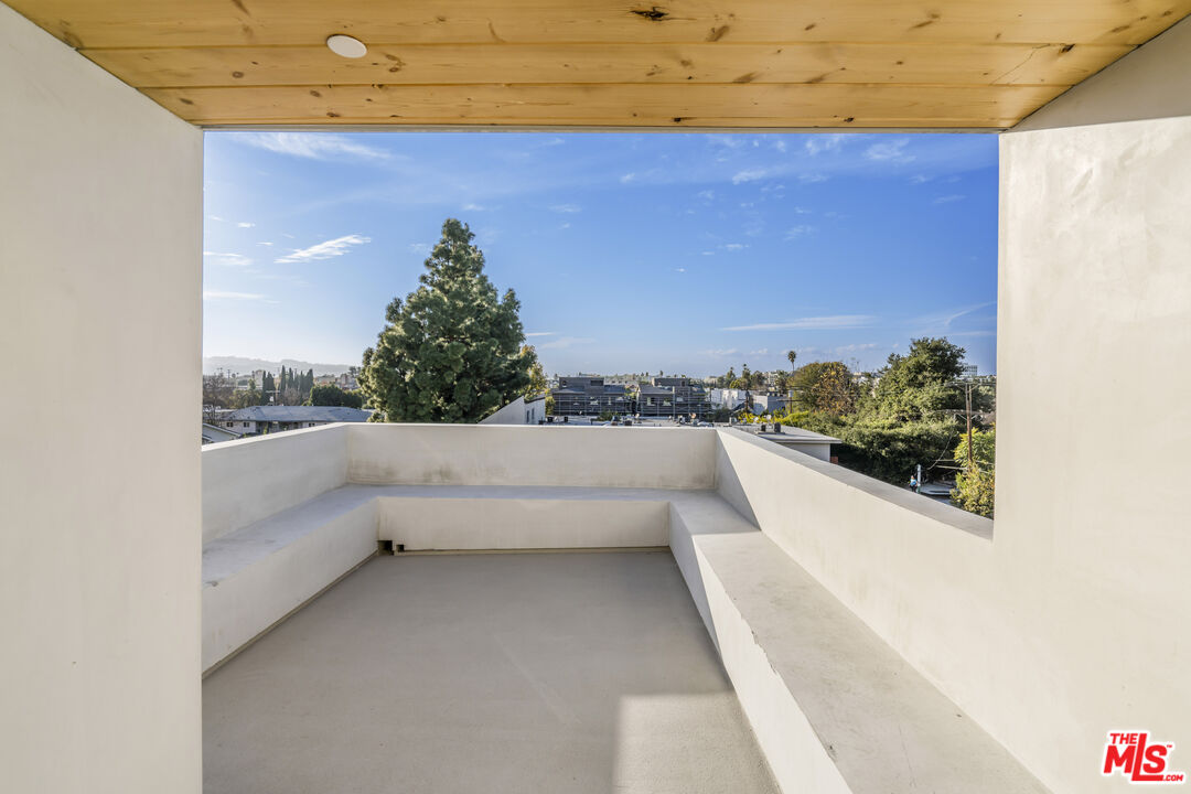 10805 Morrison St Unit: 2