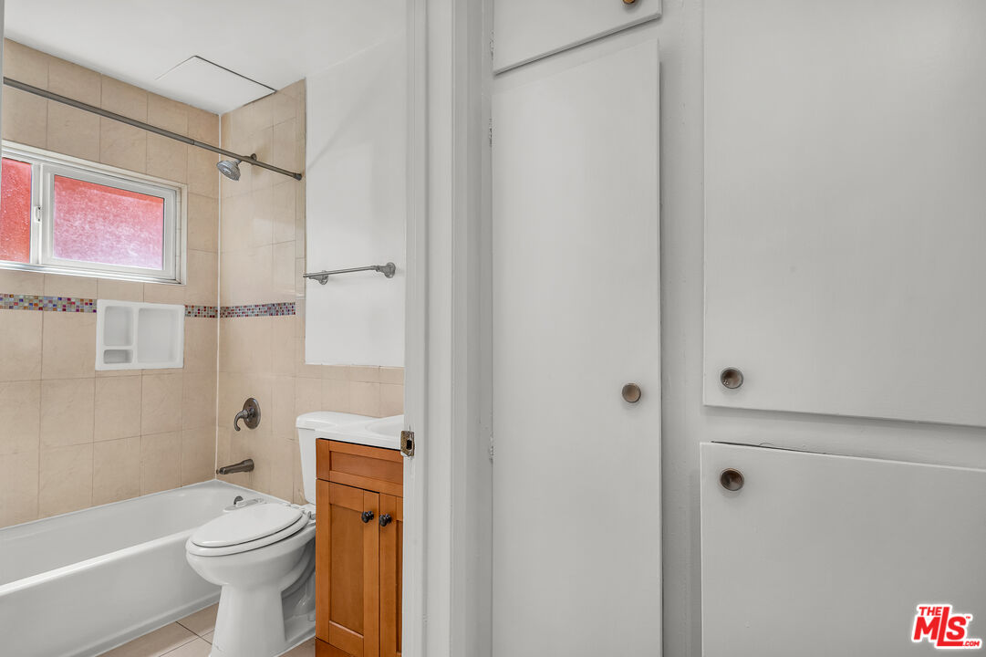 1648 Edgecliffe Dr Unit: 2