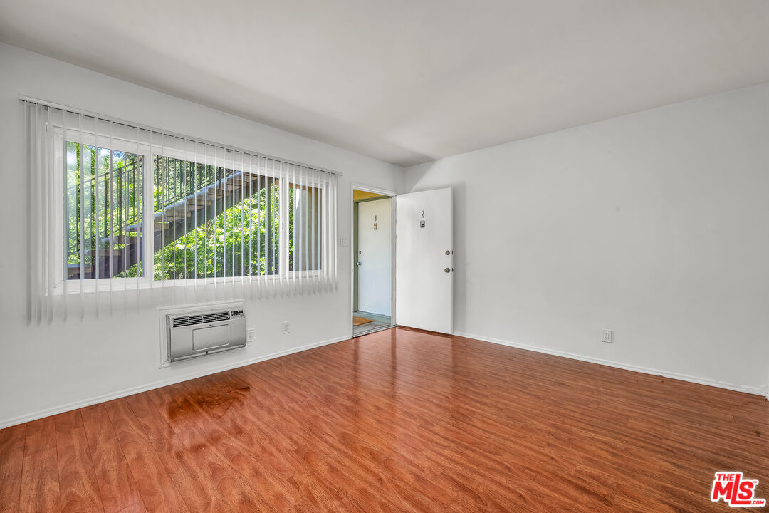 1648 Edgecliffe Dr Unit: 2