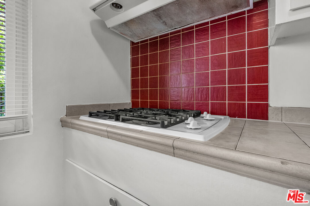 1648 Edgecliffe Dr Unit: 2