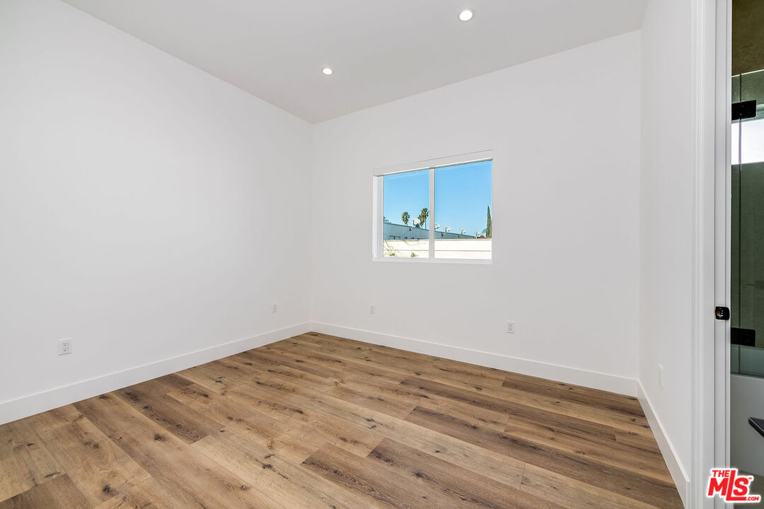 5044 Laurel Canyon Blvd Unit: 2