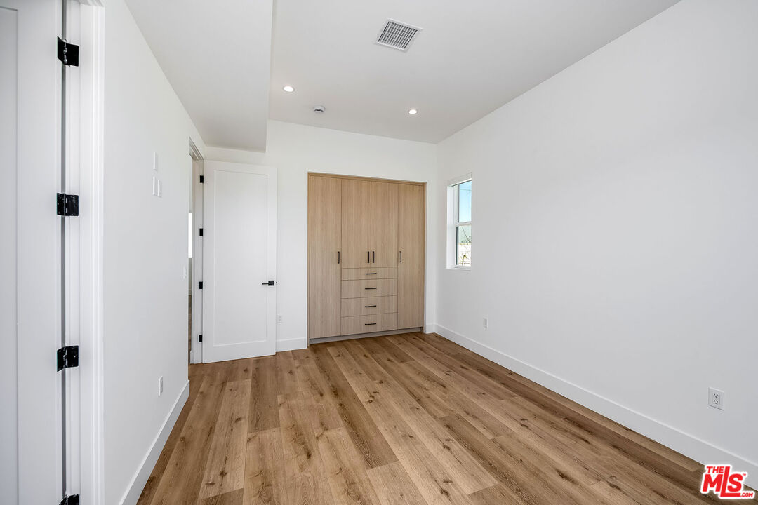5044 Laurel Canyon Blvd Unit: 2