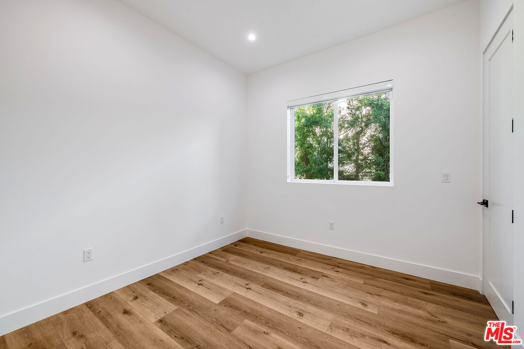 5044 Laurel Canyon Blvd Unit: 2