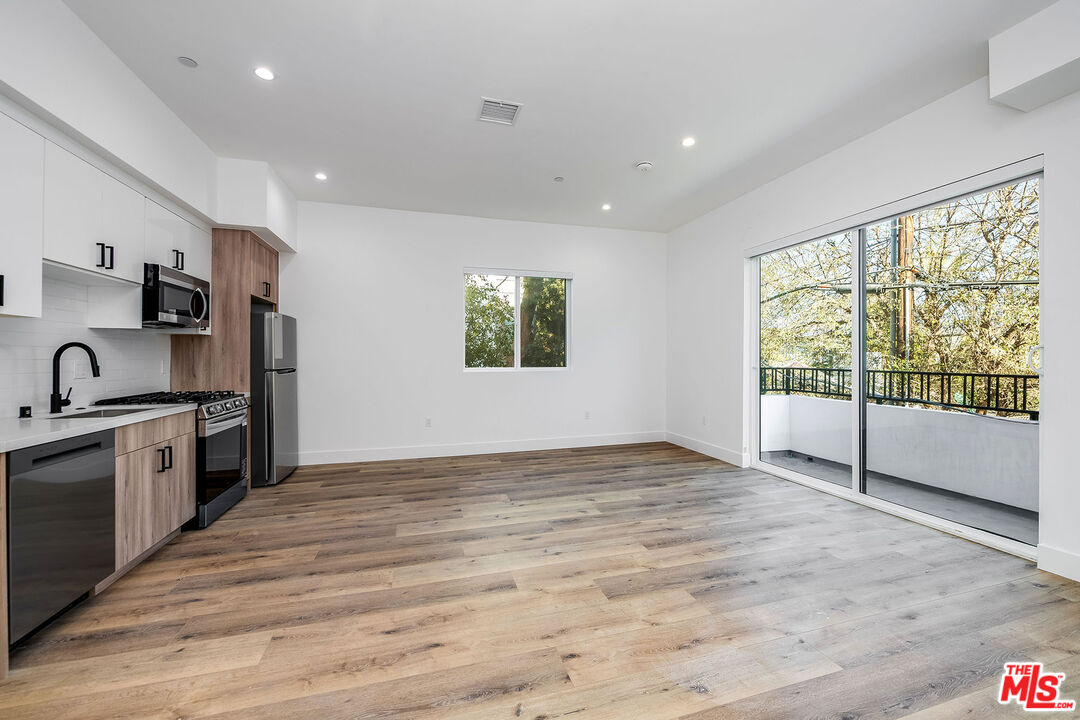 5044 Laurel Canyon Blvd Unit: 2