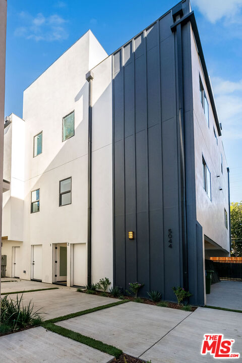 5044 Laurel Canyon Blvd Unit: 2