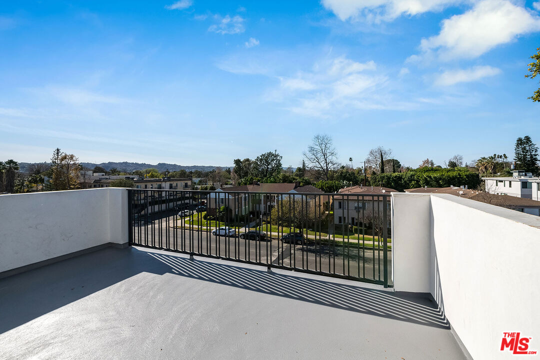 5044 Laurel Canyon Blvd Unit: 2