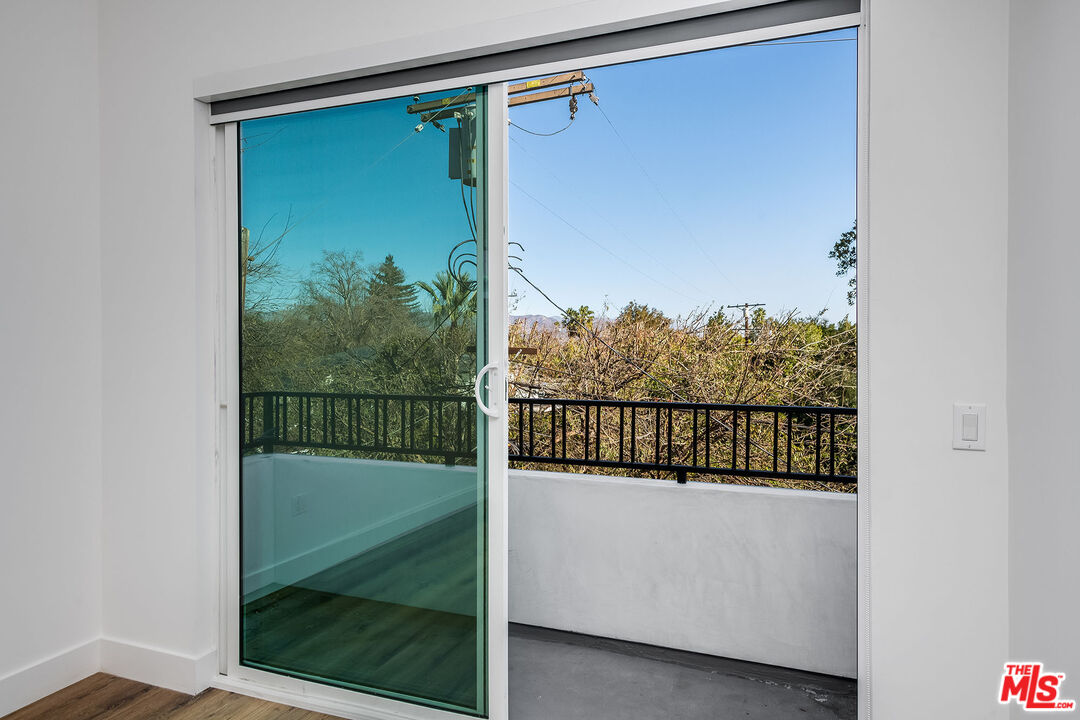 5044 Laurel Canyon Blvd Unit: 2