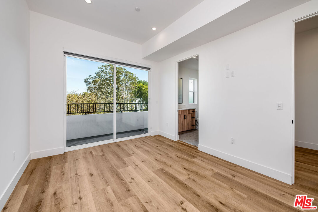 5044 Laurel Canyon Blvd Unit: 2