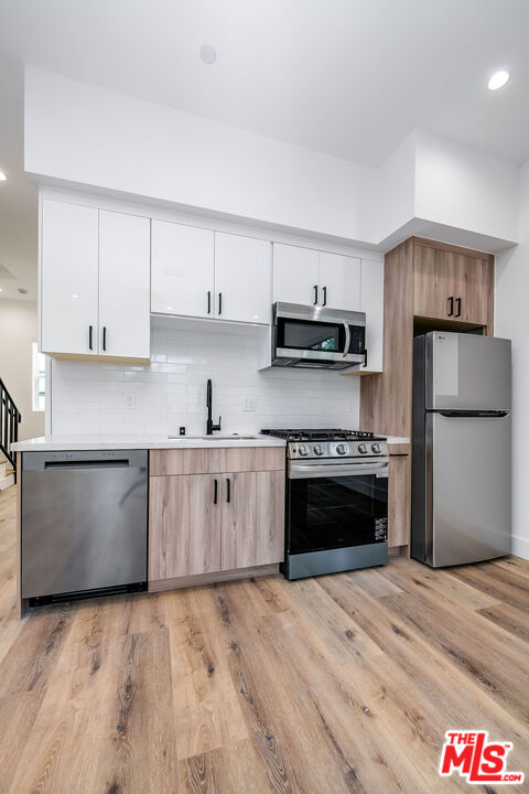 5044 Laurel Canyon Blvd Unit: 2