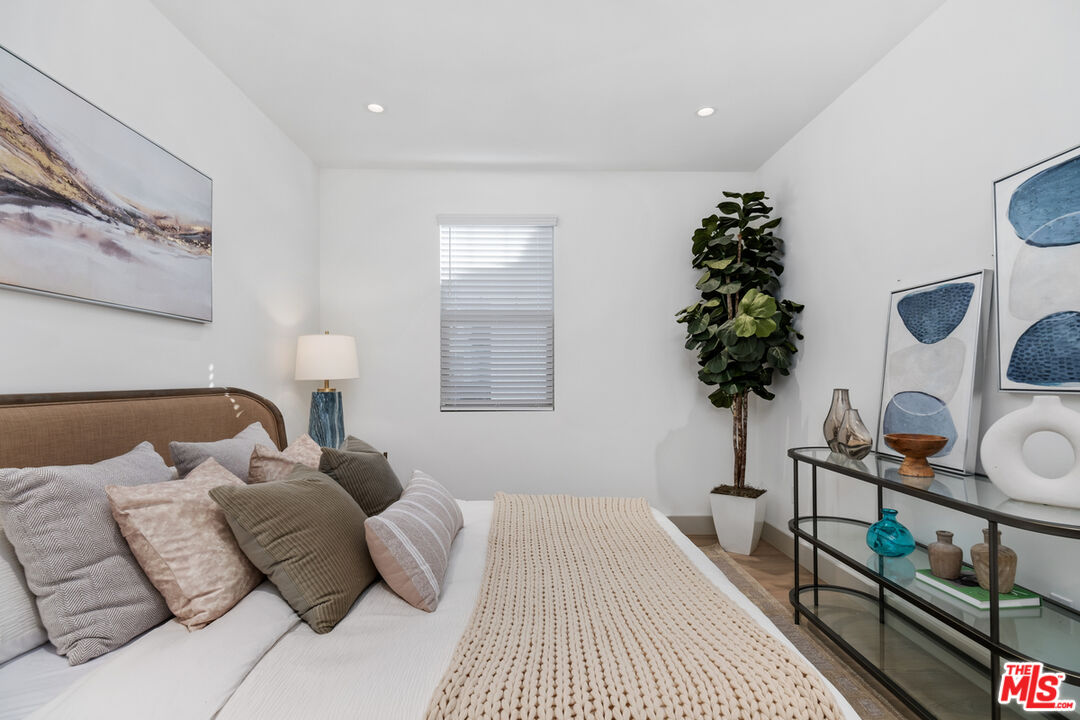 130 S Sepulveda Blvd Unit: 110