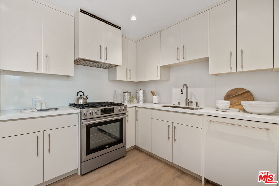 130 S Sepulveda Blvd Unit: 110