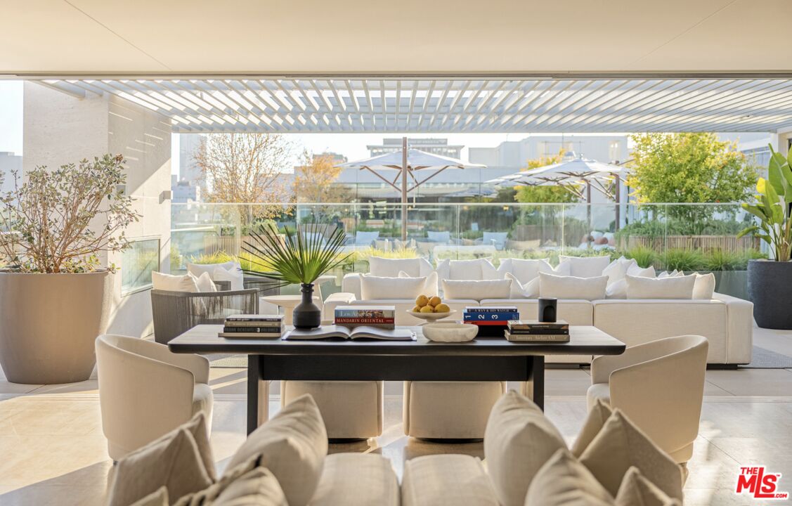 9200 Wilshire Blvd Unit: 203E