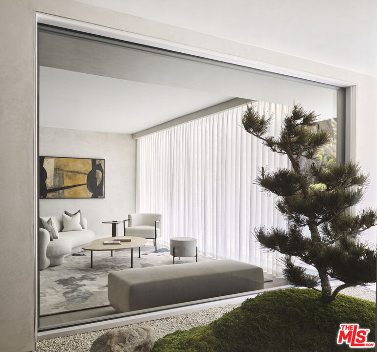 9200 Wilshire Blvd Unit: 203E