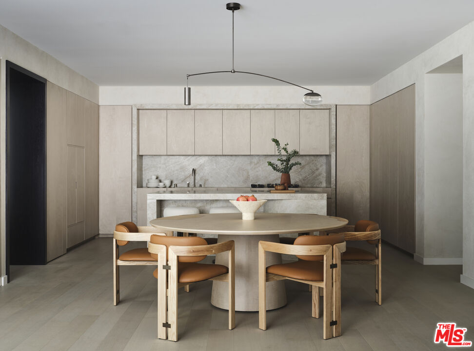 9200 Wilshire Blvd Unit: 203E