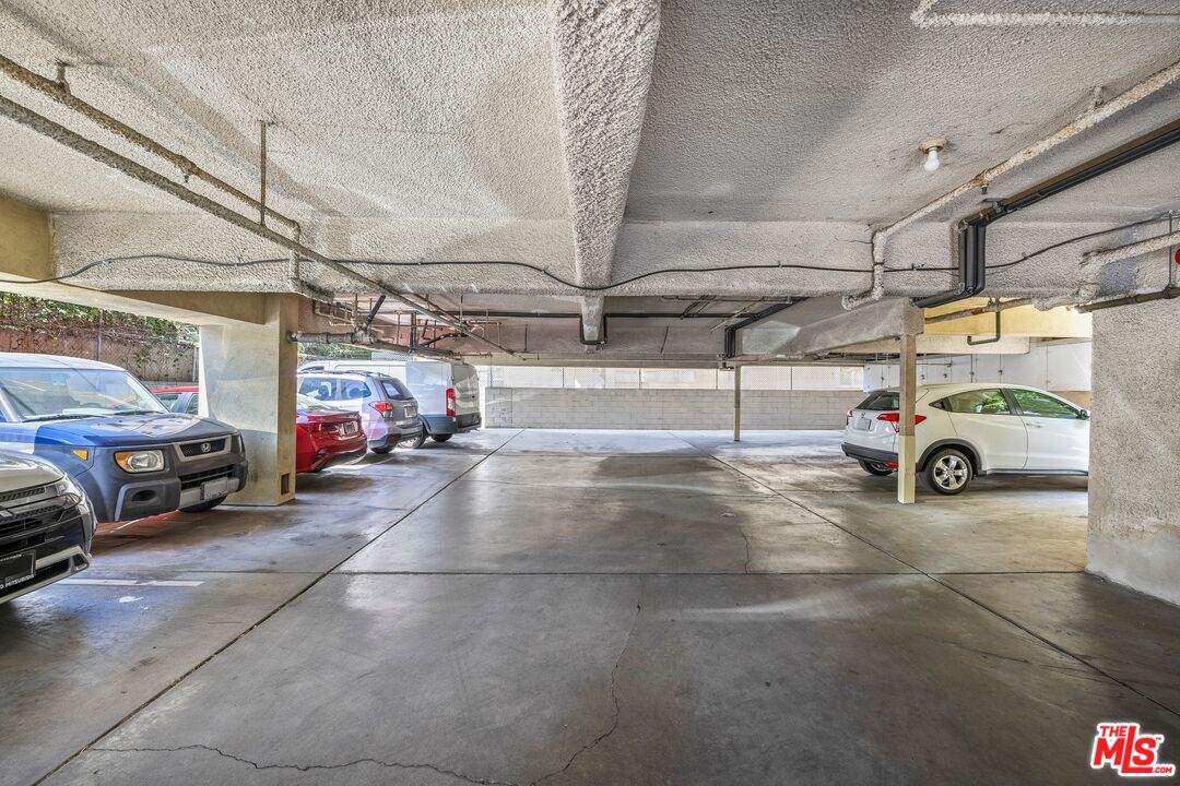 1301 N Mansfield Ave