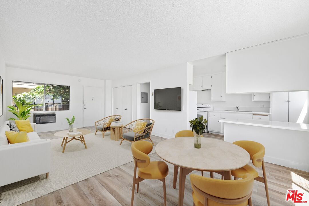 1301 N Mansfield Ave