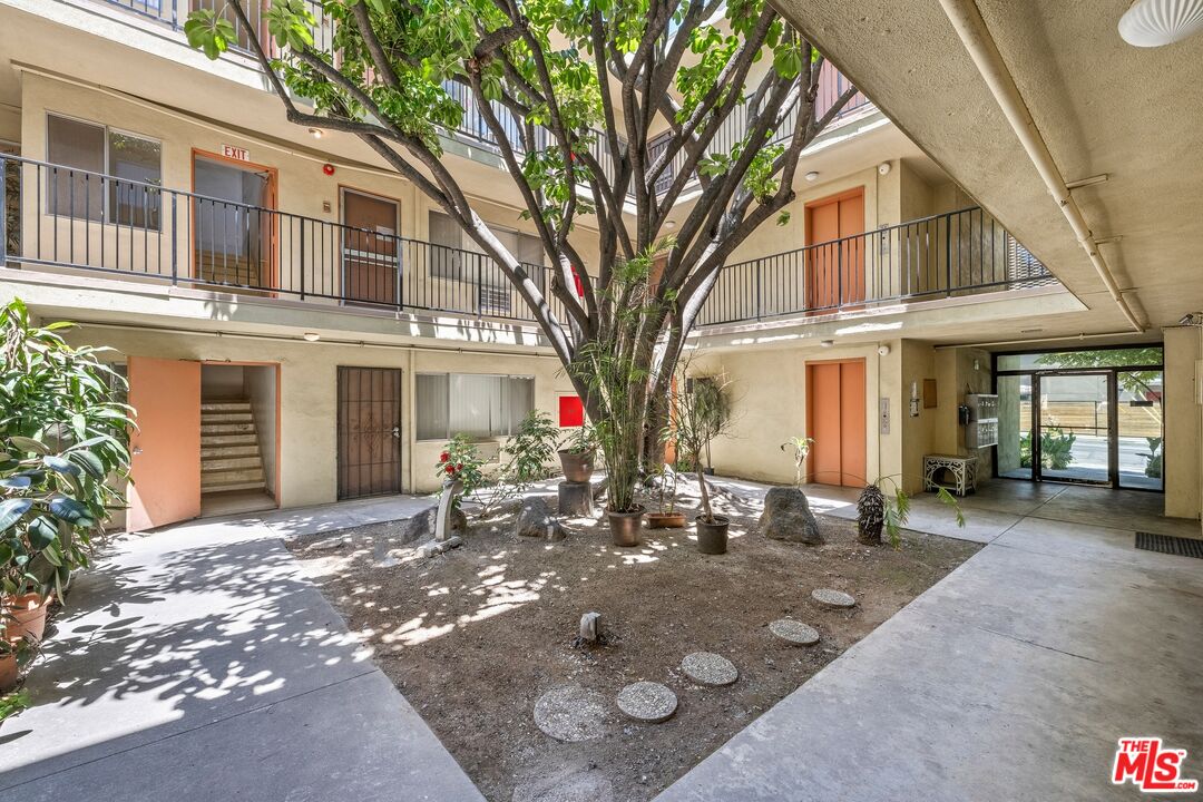 1301 N Mansfield Ave