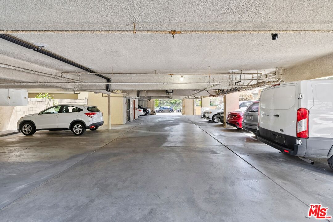 1301 N Mansfield Ave