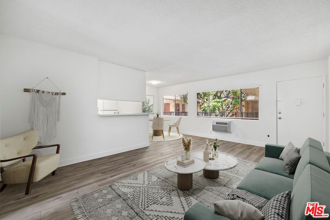 1301 N Mansfield Ave