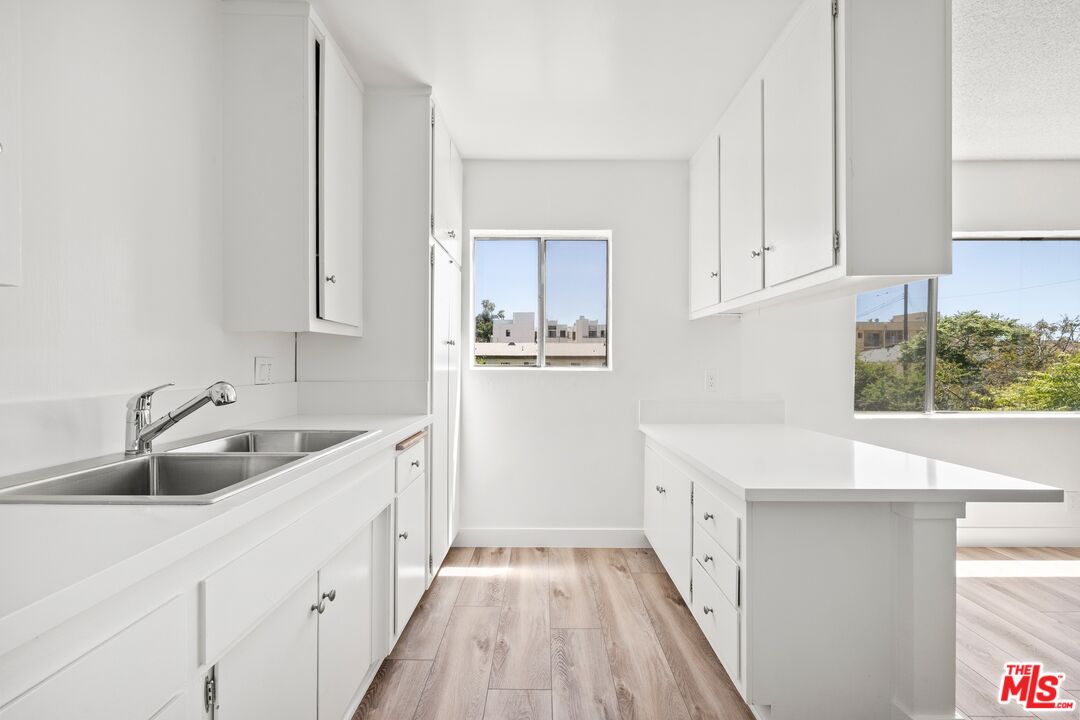 1301 N Mansfield Ave