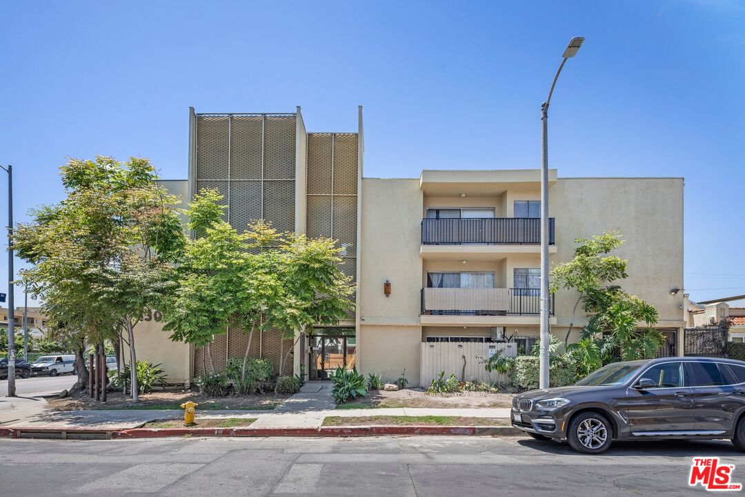 1301 N Mansfield Ave