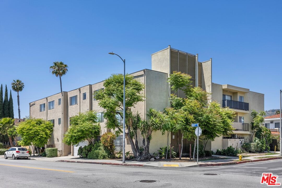 1301 N Mansfield Ave