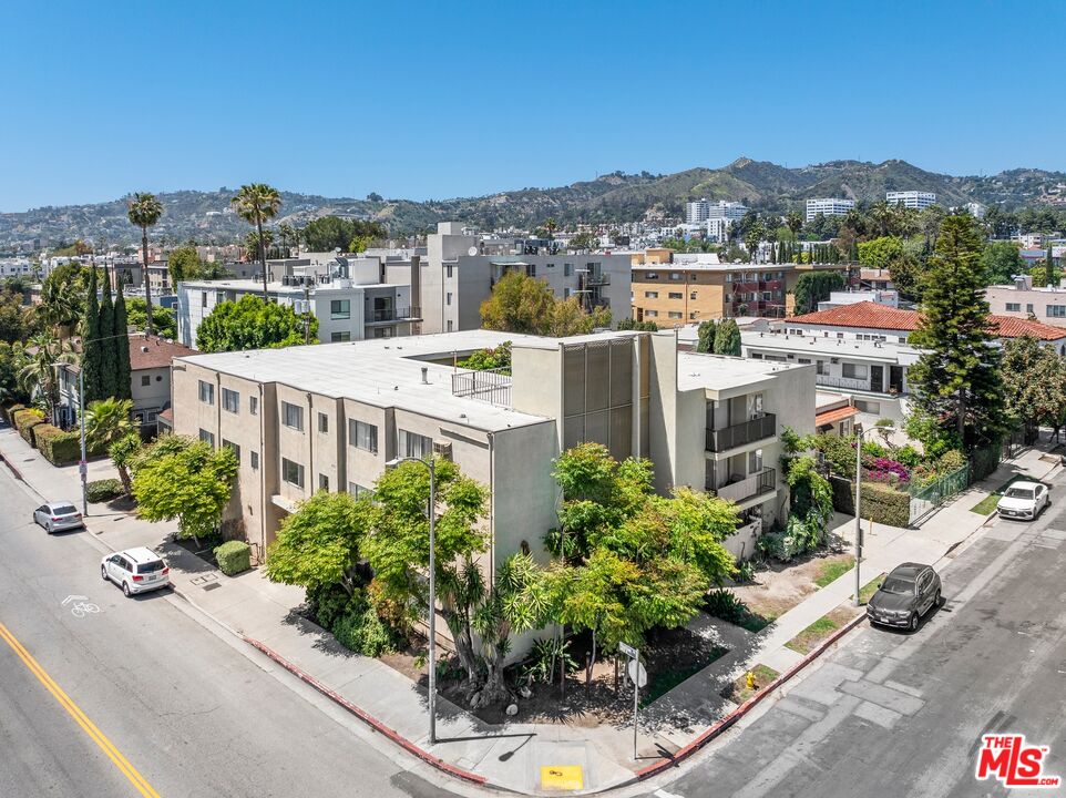 1301 N Mansfield Ave