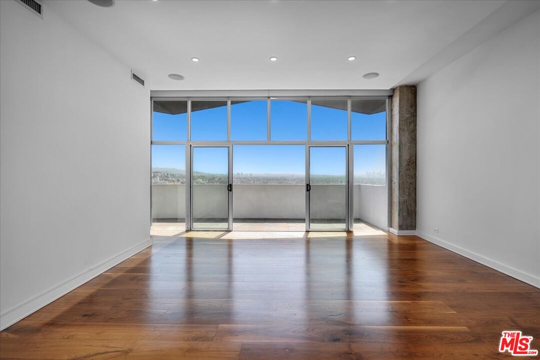1155 N La Cienega Blvd Unit: PH8