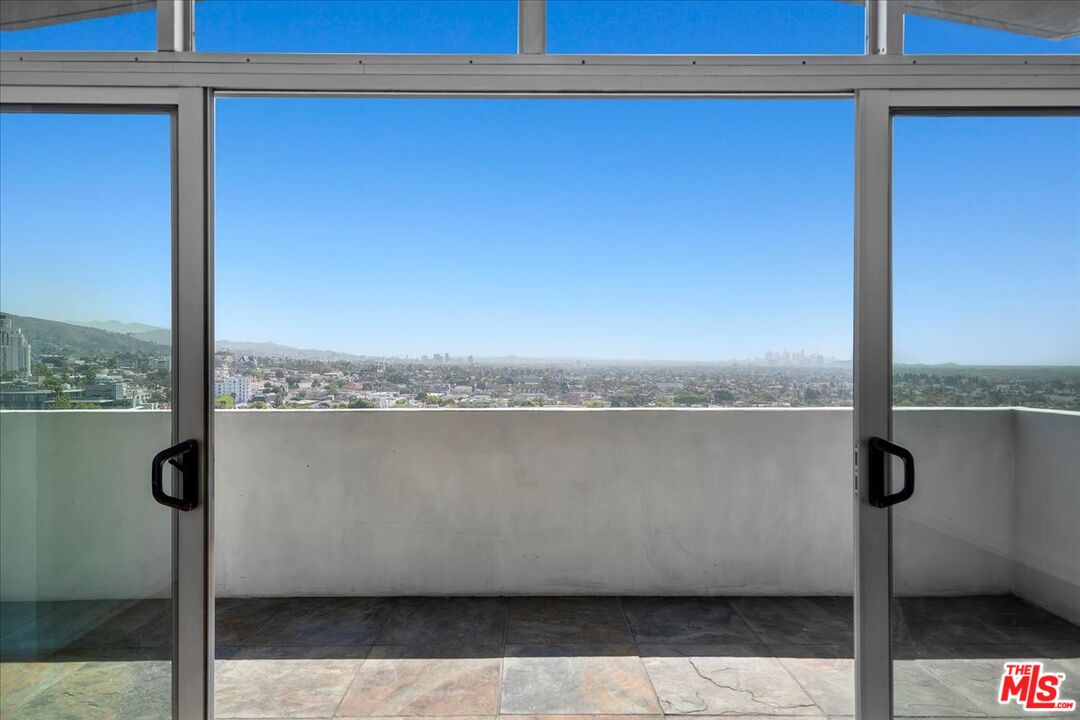 1155 N La Cienega Blvd Unit: PH8