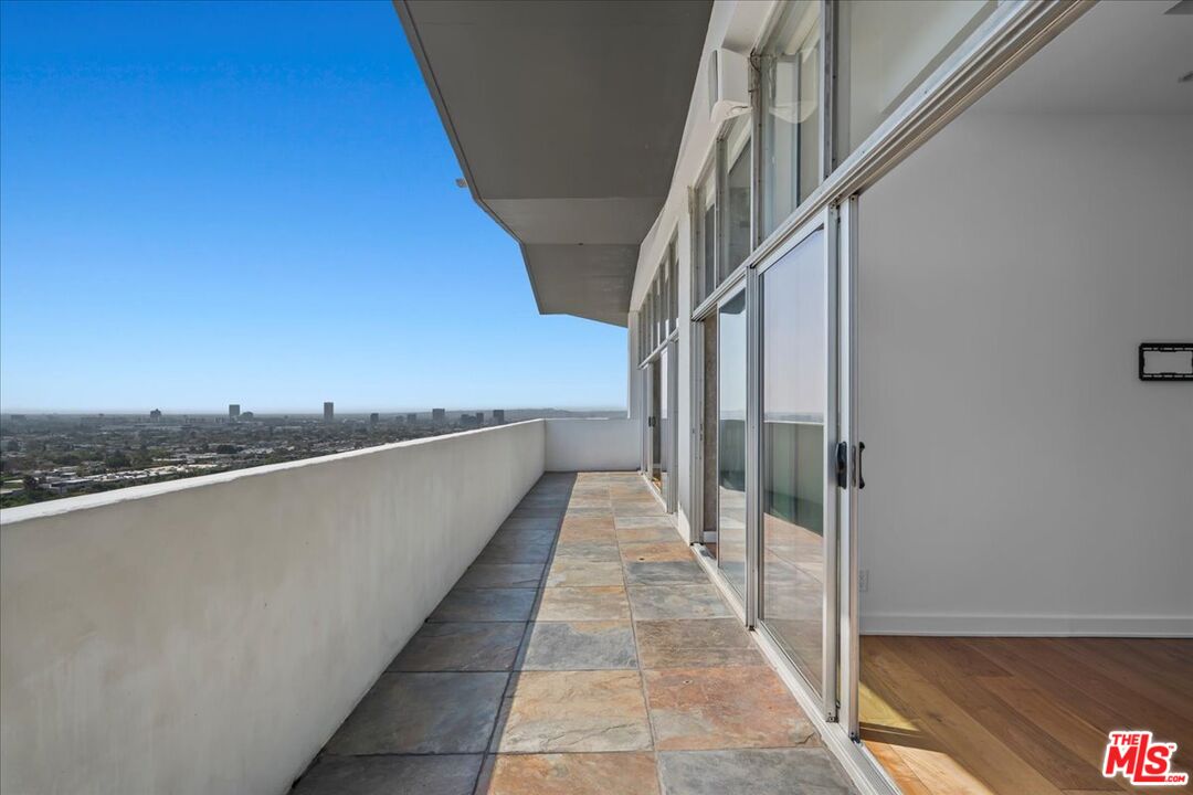 1155 N La Cienega Blvd Unit: PH8