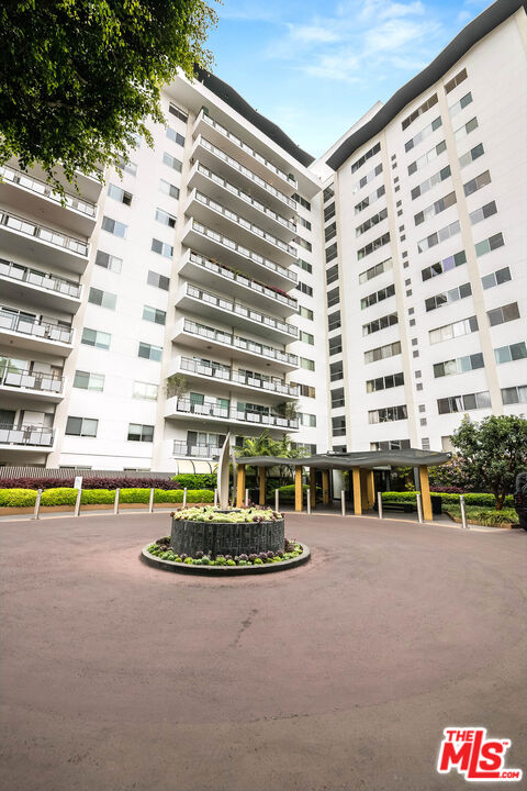 1155 N La Cienega Blvd Unit: PH8