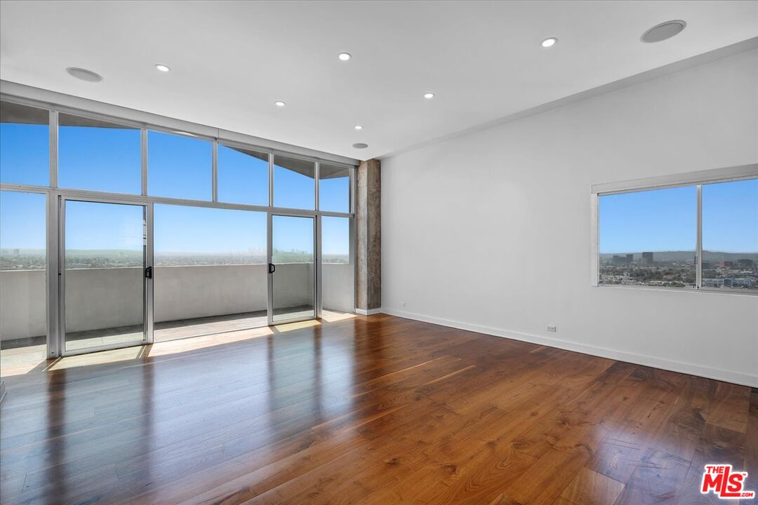 1155 N La Cienega Blvd Unit: PH8