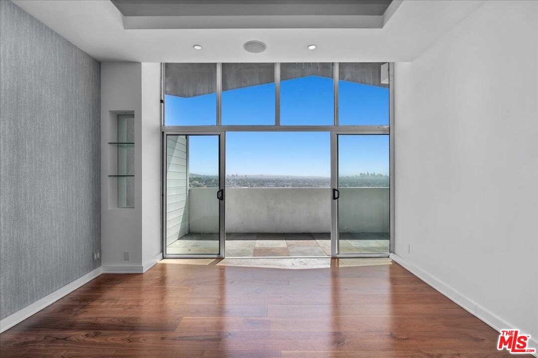 1155 N La Cienega Blvd Unit: PH8