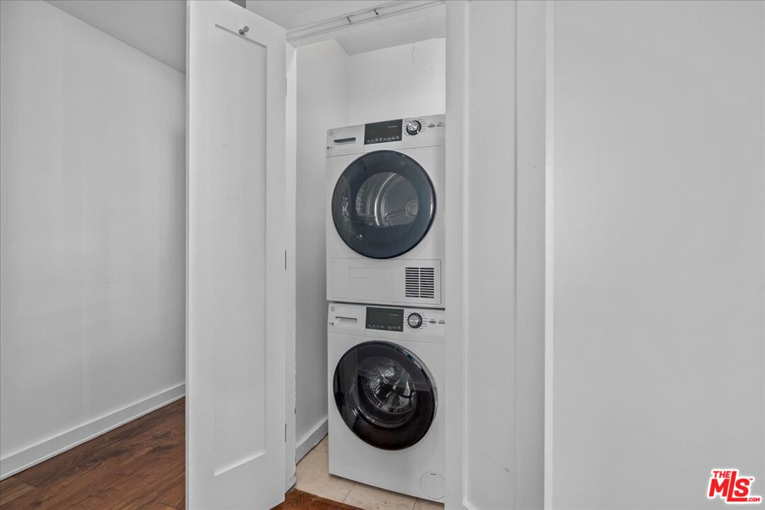 1155 N La Cienega Blvd Unit: PH8