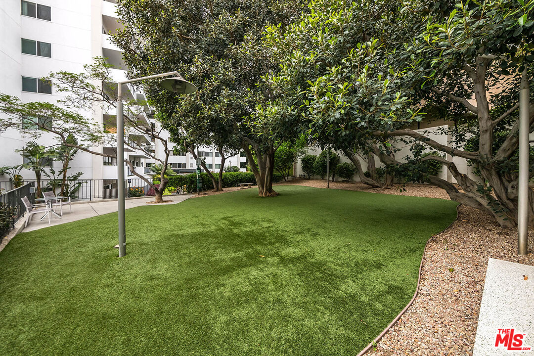 1155 N La Cienega Blvd Unit: PH8