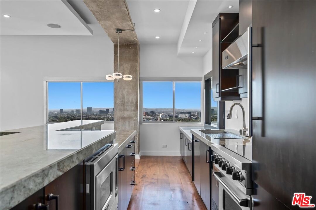 1155 N La Cienega Blvd Unit: PH8