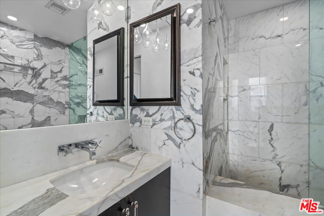 1155 N La Cienega Blvd Unit: PH8