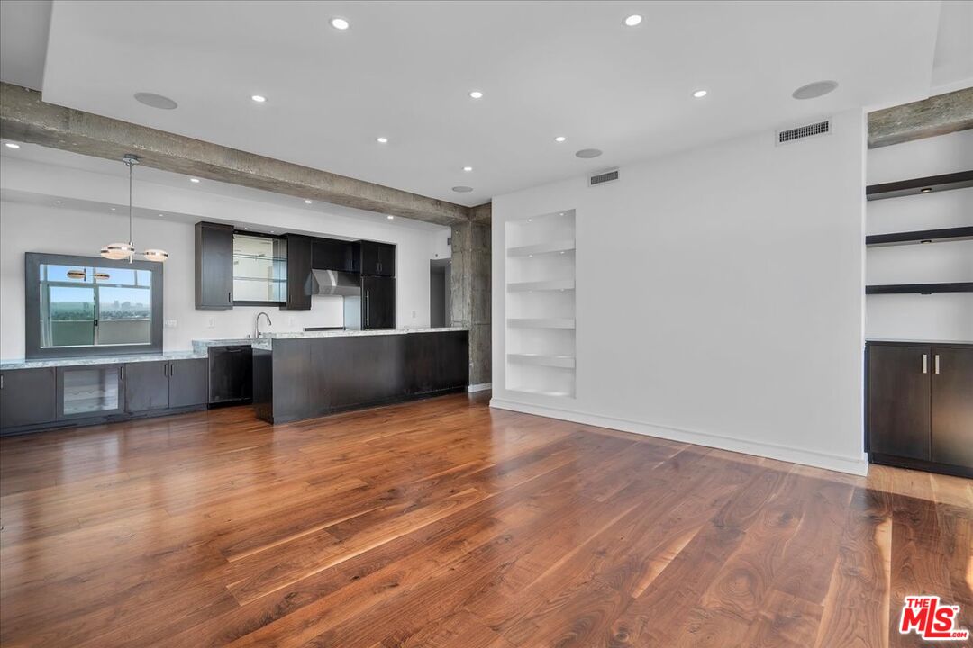 1155 N La Cienega Blvd Unit: PH8