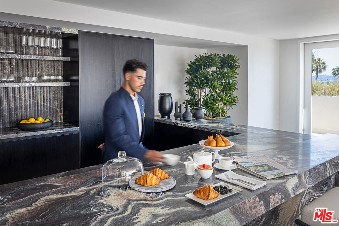 9200 Wilshire Blvd Unit: 505W