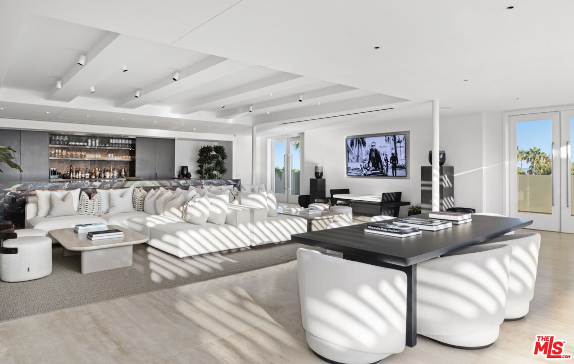 9200 Wilshire Blvd Unit: 505W