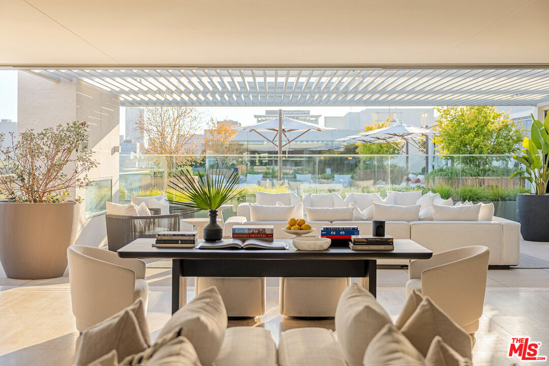 9200 Wilshire Blvd Unit: 505W