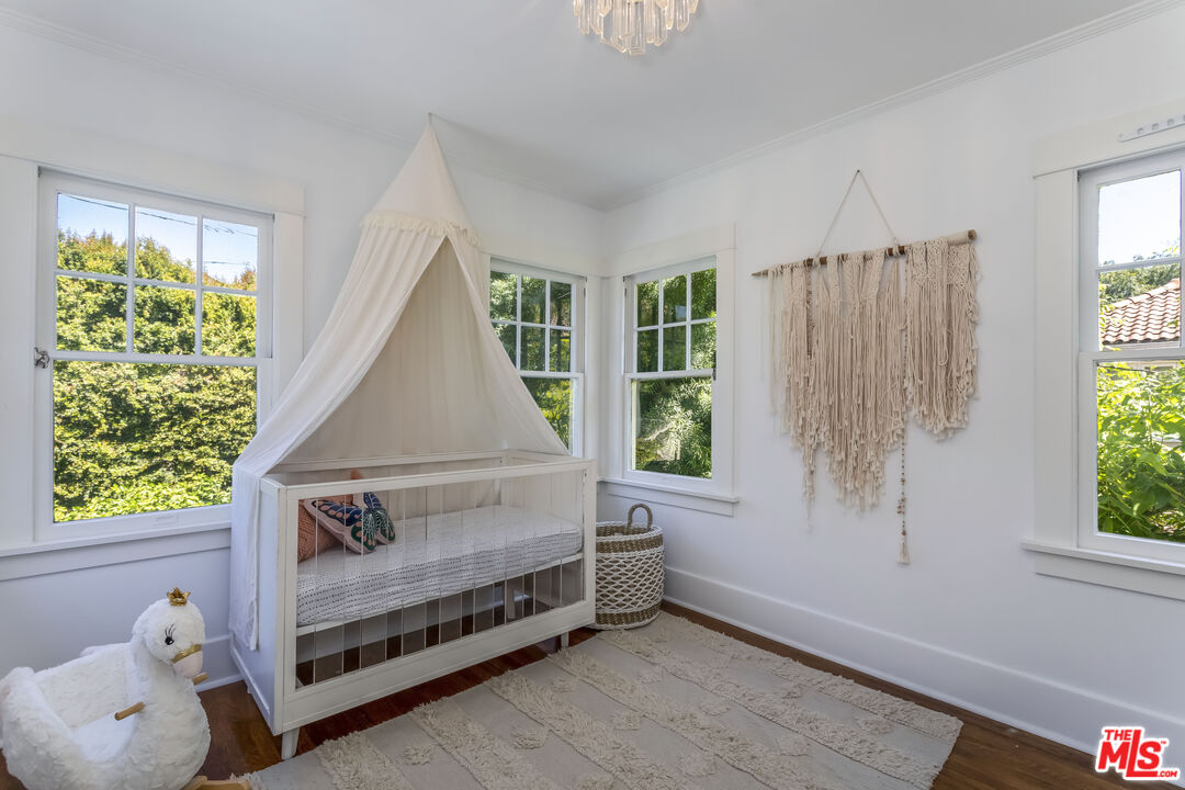 1622 N Orange Grove Ave