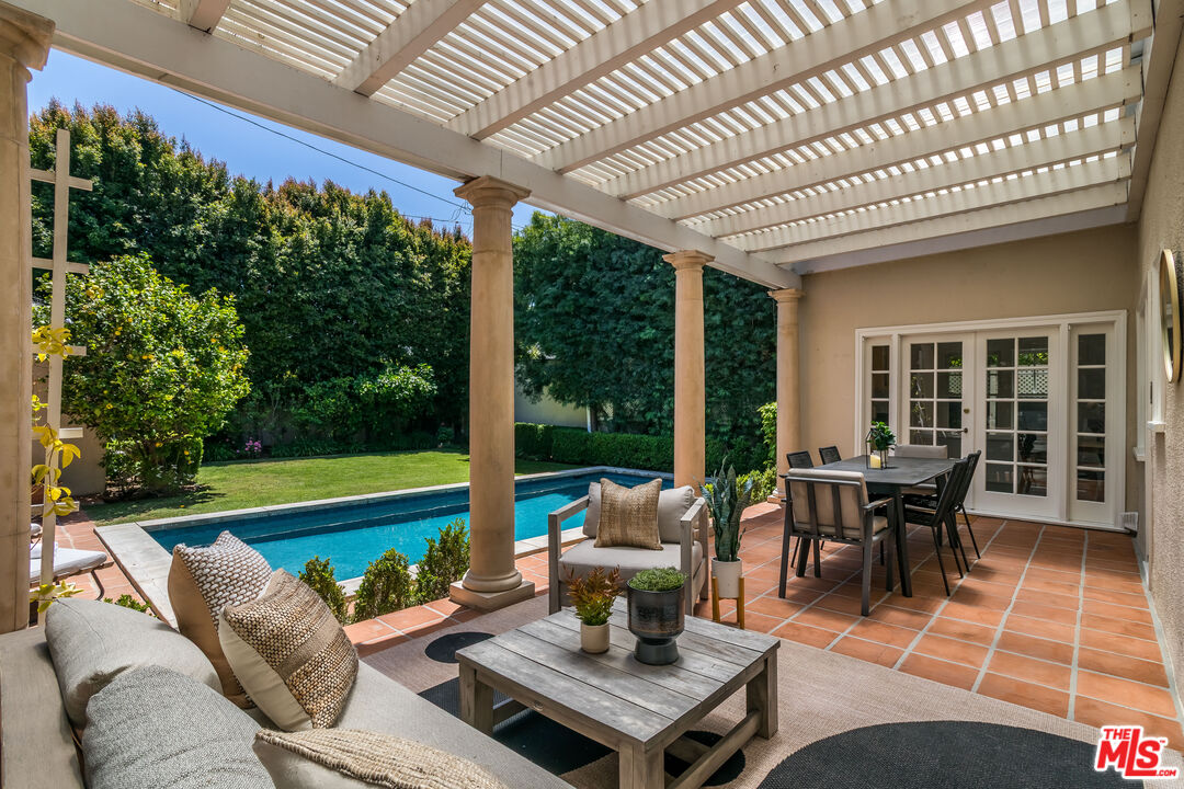 1622 N Orange Grove Ave