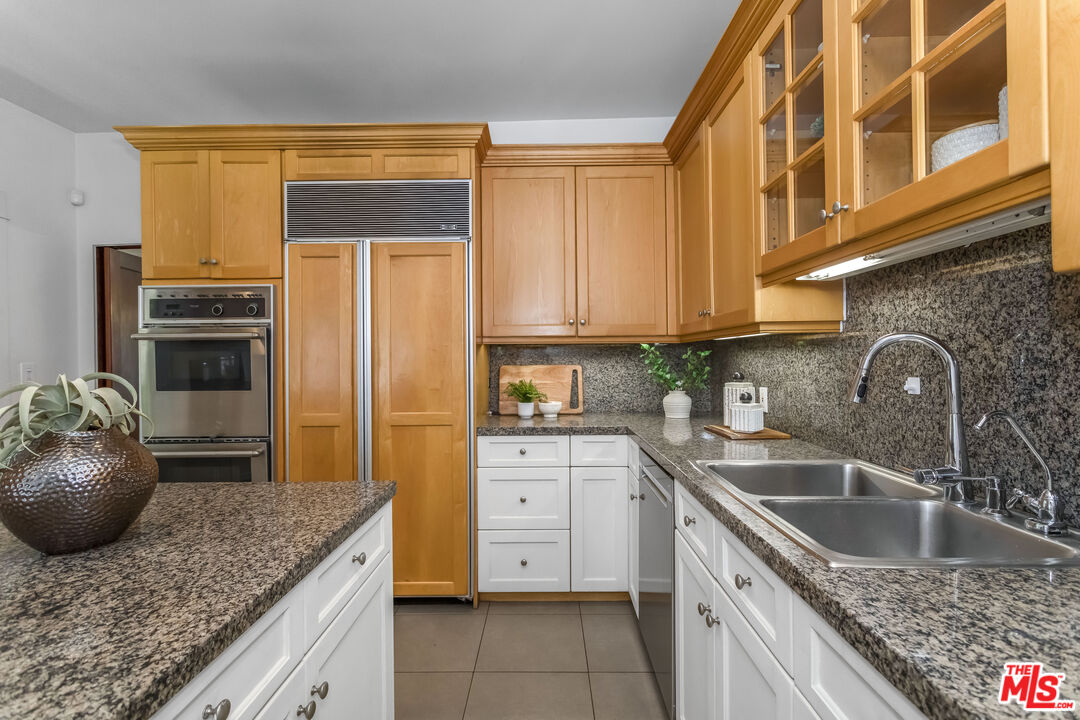 1622 N Orange Grove Ave