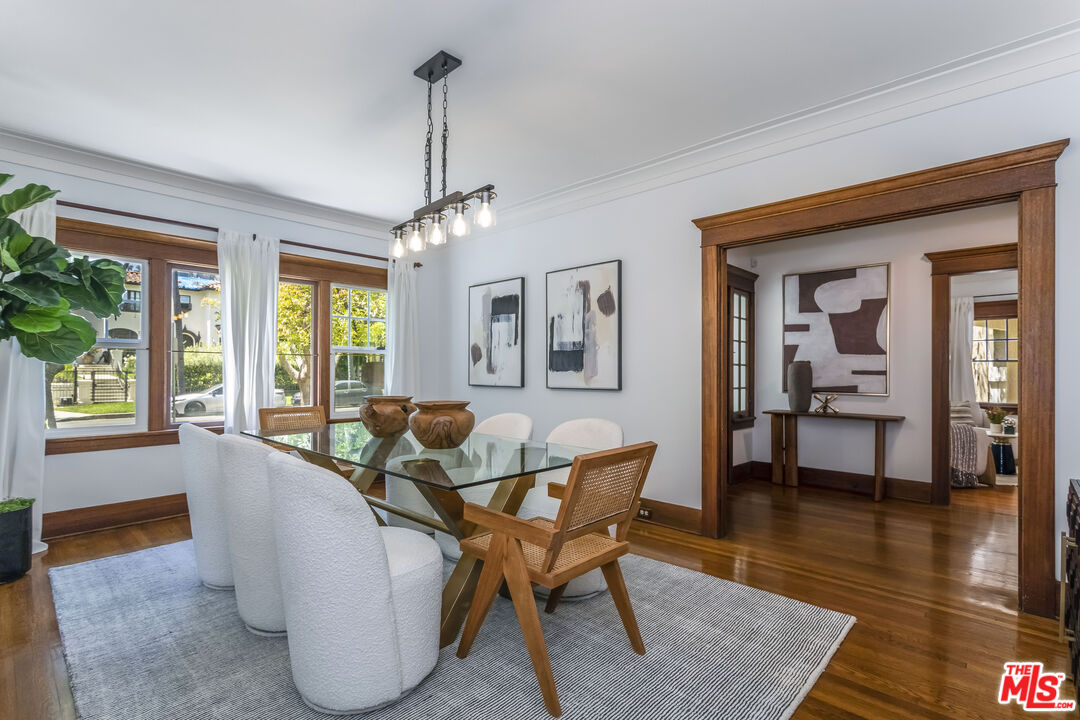 1622 N Orange Grove Ave