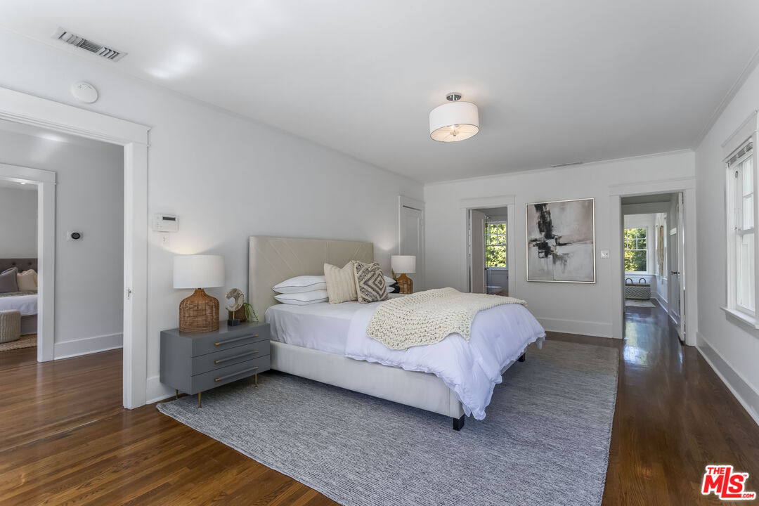 1622 N Orange Grove Ave