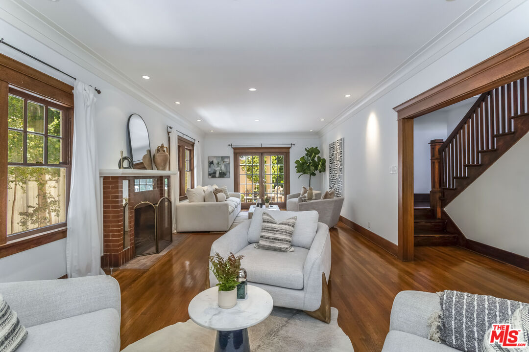 1622 N Orange Grove Ave